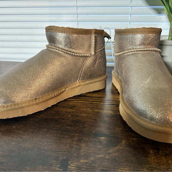 Bearpaw Ugg style booties shoes size 7 gold metallic brand new - Picture 3 of 6